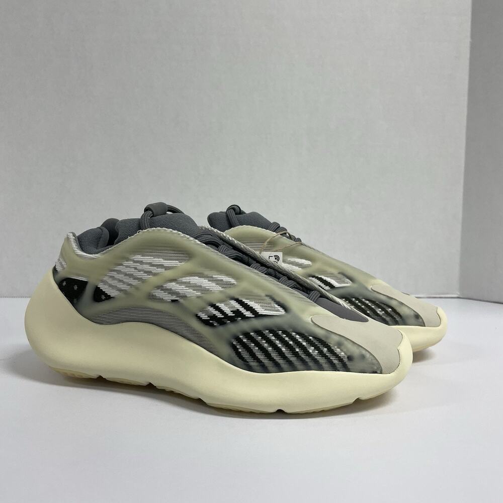 Adidas Yeezy 700 V3 Fade Salt ID1674 Size 5.5 Men Size 4 Women Grey White Kanye